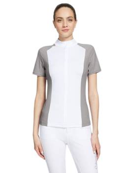mujer con polo de concurso samshield gretta gris