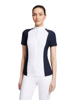 mujer con polo de concurso samshield gretta azul