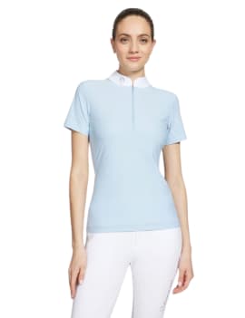 mujer con polo de competicion samshield aloise air azul celeste