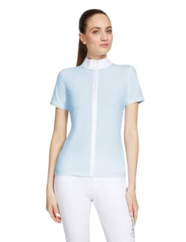 mujer con polo de concurso samshield julia celeste