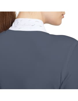 espalda mujer con polo de concurso samshield julia azul