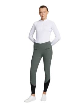 mujer con pantalón de montar samshield gaia verde bosque