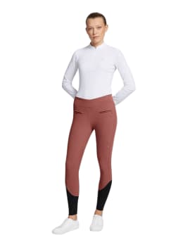 mujer con pantalón de montar samshield gaia marsala