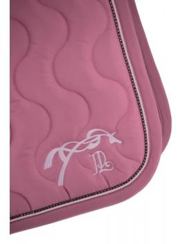 detalles logo mantilla caballo rosa Penélope con caballo saltando bordado rosa fuerte