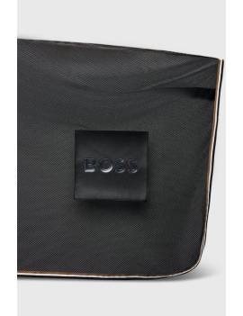detalle logo manta antimoscas caballo con cinchuelos negro boss equestrian