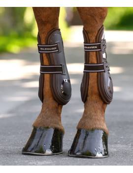 vista frontal protectores delanteros caballo marrones con memory foam waldhausen