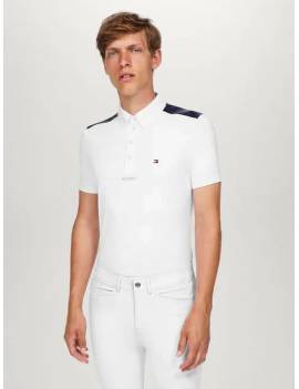 hombre con camisa blanca competición hombre equitación tommy hilfiger hamilton