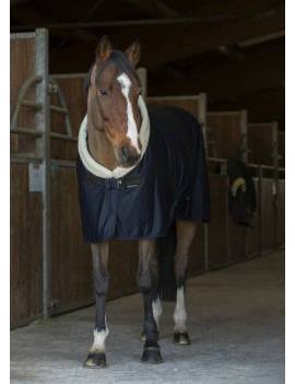 manta secante equitheme con borreguillo en cuello 1