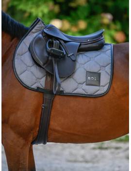 mantilla salto caballo gris boss equestrian puesta en caballo