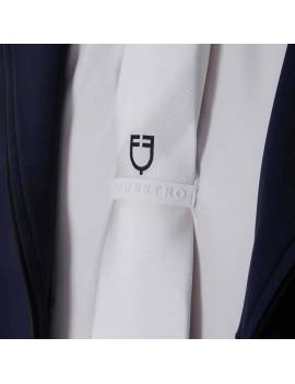 detalle logo corbata blanca de competicion hombre equestro con logo