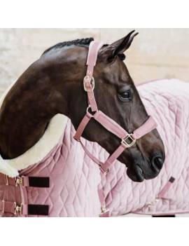 manta terciopelo rosa con borreguito en el cuello rosa kentucky show rug velvet a conjunto con cabezada