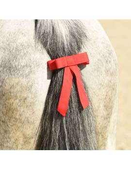 lazo rojo con velcro para cola del caballo que da patadas competición